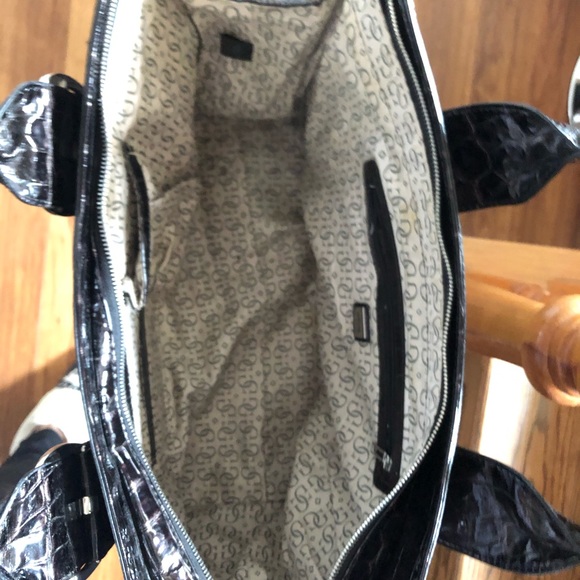 Large Guess Purse - Picture 3 of 3